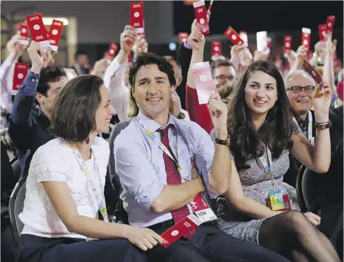  ?? JOHN WOODS / THE CANADIAN PRESS ?? Liberal president Anna Gainey, left, Justin Trudeau and Liberal Youth head Mira Ahmad at the Liberal convention.