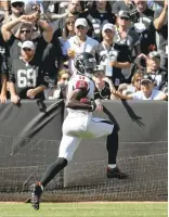  ?? ANDA CHU/STAFF ?? Raiders fans watch as Atlanta’s Julio Jones streaks into the end zone, a familiar sight for Oakland.