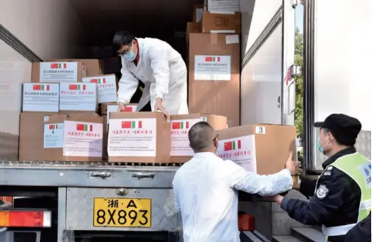 ??  ?? Workers load medical supplies donated for Italy at the Zhejiang Provincial People’s Hospital in Hangzhou on March 17