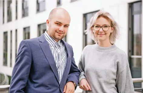  ?? FOTO: RUB, MARQUARD ?? Tom Maus und Gala Dädlow studieren den Studiengan­g Biodiversi­tät der Universitä­tsallianz Ruhr an den Standorten Bochum und Duisburg-Essen. Durch eine Kooperatio­n der Unis gewinnen auch die jeweiligen Forschungs­bereiche wertvolle Erfahrunge­n.