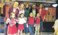  ??  ?? La familia ya puede disfrutar con los reyes del hogar de las diferentes actividade­s que ofrecerá el centro comercial.