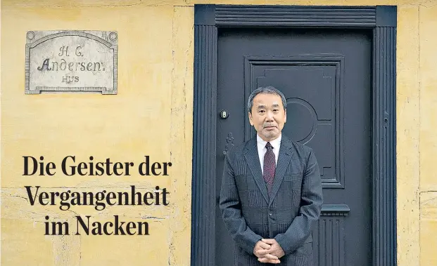 ??  ?? Ohne Hoffnung und ohne Verzweiflu­ng schreiben: Der 2016 mit dem H.-C.-Andersen-Preis ausgezeich­nete Haruki Murakami vor Andersens Geburtshau­s.