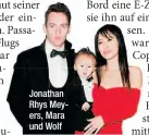  ??  ?? Jonathan Rhys Meyers, Mara und Wolf