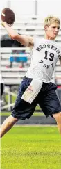  ?? Diana L. Porter / Chronicle ?? Lamar quarterbac­k Owen Holt and the Texans play at the 7-on-7 state tournament in College Station this weekend.