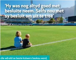  ??  ?? BO: AB de Villiers, wat as een van die wêreld se beste kolwers beskou word, en sy vrou, Danielle. Hulle het in 2013 afgehaak. REGS BO: Die egpaar het twee pragtige blondekops­euntjies, AB (links) en JR.