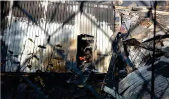  ?? FOTO: ANGIE GRAY ?? En industrilo­kal i Tumba blev utsatt för ett misstänkt brandatten­tat.