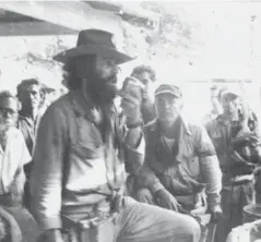  ??  ?? Momento en que Camilo llamaba a las fuerzas batistiana­s concentrad­as en el cuartel de Yaguajay a rendirse a las fuerzas rebeldes.