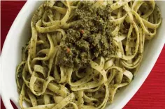  ??  ?? Pasta with Spinach Pesto