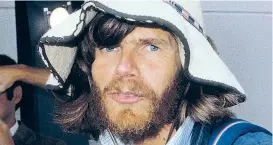  ??  ?? Immer noch genügend Stoff für Filme: Reinhold Messner und der Mount Everest in „Bergwelten“um 20.15 Uhr auf Servus TV.