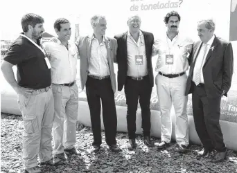  ?? FOTO: POOL DE PERIODISTA­S ?? Mendiondo (izq.), Pavlovsky, Jaime Feeny, Klas, el ministro Sarquís y el intendente Lunghi.