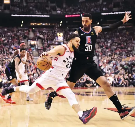  ?? FRANK GUNN/THE CANADIAN PRESS ?? Fred VanVleet and the Toronto Raptors drove to a 121-103 victory over Mike Scott and the L.A. Clippers Sunday.