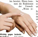  ?? Foto: Fotolia ?? Wichtig gegen Juckreiz: Hautpflege.