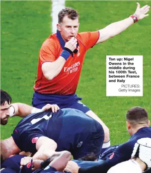  ?? PICTURES: Getty Images ?? Ton up: Nigel Owens in the middle during his 100th Test, between France and Italy