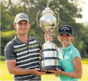  ?? /Luke Walker/Sunshine Tour/Gallo Images ?? Power pair: Chris Paisley gets a little help holding the winner’s trophy from his wife, Keri, who caddied for him at the SA Open.