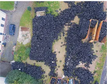  ?? FOTO: BECKER&BREDEL ?? Das Reifenlage­r in der Sulzbachta­lstraße sorgt auch unter Politikern für Ärger.