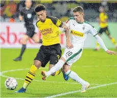  ?? FOTO: DPA ?? Jadon Sancho, li. im Duell mit Thorgan Hazard, ist die Saison-Entdeckung.