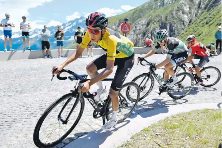  ?? EFE ?? El ciclista colombiano Egan Bernal fue reconocido como el mejor deportista revelación de la temporada 2019 en desarrollo de los Laureus.