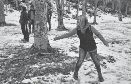  ?? MICHAEL ROBAR • THE GUARDIAN ?? Vanessa Gallant, a volunteer firefighte­r in Kinkora, watches her disc float toward the chain basket at Huck It Disc Golf on Feb. 7.