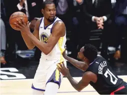  ?? GETTY IMAGES ?? Kevin Durant scored 38 points in the Warriors’ 132-105 victory.