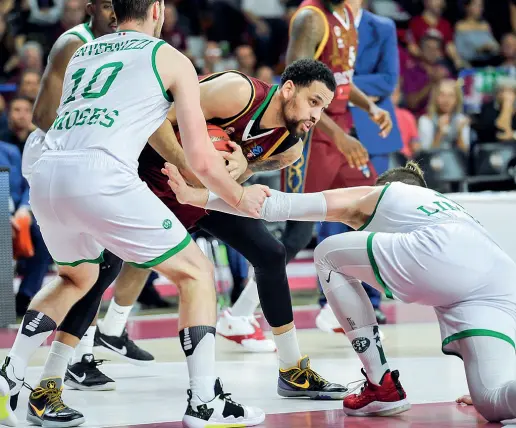  ??  ?? Talento puro Austin Daye, migliore in campo nella gara di ieri sera contro il Limoges: determinan­te in attacco, ma anche in difesa e a rimbalzo. La partita perfetta del numero 9 (Eurocup)