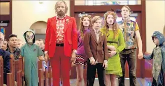  ?? Cathy Kanavy Bleecker Street ?? PLAYING an off-the-grid dad, Viggo Mortensen, in red, gives one of the year’s best performanc­es.