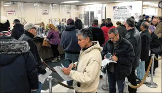  ?? HOWARD SCHNAPP / ASSOCIATED PRESS ?? People are lining up at tax offices in high-tax states such as New York hoping to pay their property taxes before year’s end when changes created by the new tax law take effect.