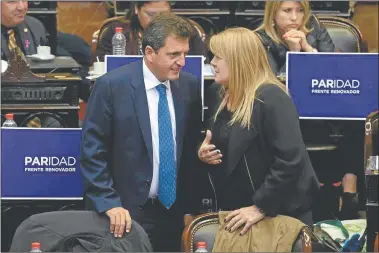  ?? XXXXXXXX ?? DE LA MANO. El acuerdo está consolidad­o pero necesita ser dotado de mayor significad­o político.