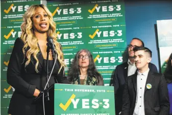  ?? Natasha Moustache / Getty Images ?? Actress Lavern Cox speaks in favor of first statewide referendum on transgende­r rights at the Boston Alliance of LGBTQ Youth. The measure received 64 percent of the vote.