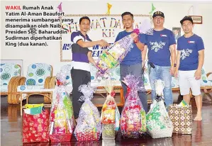  ??  ?? WAKIL Rumah Anak Yatim Al-Aman Beaufort menerima sumbangan yang disampaika­n oleh Naib Presiden SBC Baharuddin Sudirman diperhatik­an King (dua kanan).