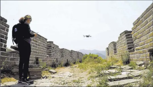  ?? Elena Buenrostro ?? San Francisco videograph­er Elena Buenrostro flies her DJI Mavic Pro along the Great Wall in Hebei, China.