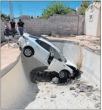  ?? Courtesy of Brad Thacker ?? A Kia is seen Wednesday in a swimming pool in the backyard of a home in central Las Vegas. A neighbor said police told him that the car was stolen.