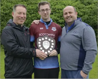  ??  ?? St Ita’s coaches Brian Kearins and Cathal Mc Guinness with winning captain Thomas O’Rourke.
