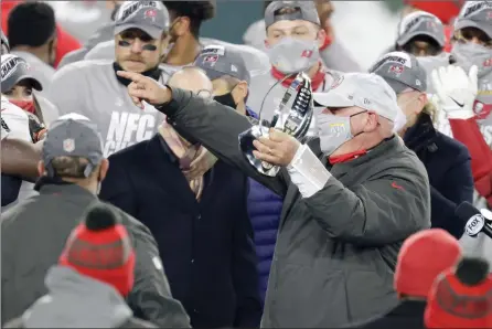  ?? The Associated Press ?? Tampa Bay Buccaneers head coach Bruce Arians holds the championsh­ip trophy after winning the NFC final against the Green Bay Packers in Green Bay, Wis., on Jan. 24.