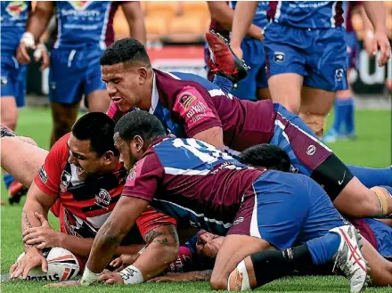  ?? MARC SHANNON / PHOTOTEK.NZ ?? Necrom Areaiiti scores in the Counties Manukau Stingrays 40-22 loss to the Akarana Falcons.