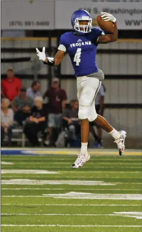  ?? Terrance Armstard/News-Times ?? Great grab: Parkers Chapel's Amari Bell makes a one-handed catch during the Trojans' contest against Fouke at the Hooten's Kickoff Classic last month at Southern Arkansas University. Tonight, Parkers Chapel hosts Mayflower.