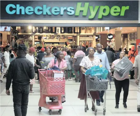  ?? | JACQUES NAUDE African News Agency (ANA) ?? BLACK Friday shoppers at Centurion Mall.