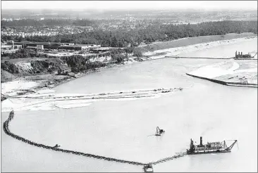  ?? RuDolph VetteR/the CommeRCiAl AppeAl files ?? Despite all the pressure of the mississipp­i River, men of the Army engineers were slowly, but surely, pinching off the northern end of the tennessee Chute on sept. 24, 1950, to form a link with president’s island (right). two contract dredges, the...