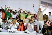  ?? — PTI ?? Madhya Pradesh CM Shivraj Singh Chouhan (right) interacts with people after breaking his indefinite fast to placate angry farmers in Bhopal on Sunday.