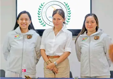  ?? PHOTOGRAPH BY JOEY SANCHEZ MENDOZA FOR THE DAILY TRIBUNE @tribunephl_joey ?? PHILIPPINE National Shooting Associatio­n secretary general Iryne Garcia (middle) claims that the national shooters are on target for the Paris Olympics. Joining her during the weekly PSA Forum are Franchette Quiroz and Amparo Acuna.