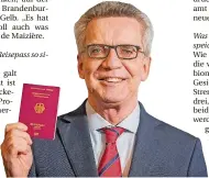  ?? FOTO: DPA ?? Mit breitem Grinsen präsentier­te Minister de Maizière den neuen Reisepass.