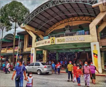  ?? ?? The Central Market is the centre of activities in Sibu town.