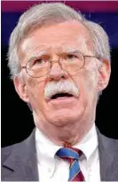  ??  ?? EL CAMBIO. El general H.R. McMaster y su reemplazo, el diplomátic­o John Bolton.