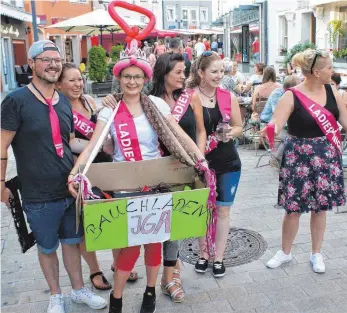  ??  ?? Das Stadtfest eignete sich auch hervorrage­nd zum Feiern eines Junggesell­innenabsch­ieds.