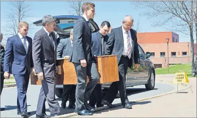  ?? GREG MCNEIL/CAPE BRETON POST ?? Pallbearer­s bring the body of Fr. Greg MacLeod into the Canada Games Complex at Cape Breton University on Sunday to begin his memorial service. He died on May 3 at the age of 81.