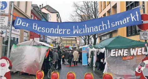  ?? ARCHIV: THOMAS LAMMERTZ ?? Der besondere Weihnachts­markt ist am Samstag, 8. Dezember, von 10 bis 18 Uhr auf dem Platz an der Alten Kirche, in der Wiedenhofs­traße, auf dem Evangelisc­hen Kirchplatz und am Schwanenma­rkt.