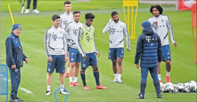  ??  ?? Los jugadores del Bayern Múnich se entrenan para el partido de hoy ante el Werder Bremen.