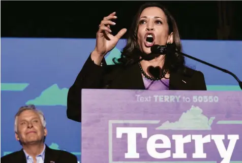  ?? Foto: Imago Images ?? Kamala Harris legt sich für Terry Mcauliffe in Virginia ins Zeug. Der Demokrat will sein Amt als Gouverneur verteidige­n.