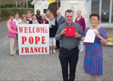  ??  ?? Fr Francis Nolan and Ann O’Shea Daly showing off the Cross and Letter that was sent to Curraheen Church last weekBack includes:Julieane Murphy, Helen O’Sullivan, Eileen Wall, Depo Dairo, Mary Scanlon, Jackie O’Sullivan, Breda Browne, Margaret Moynihan, Ann Walshe, Phil Leen, and Joan Trant.