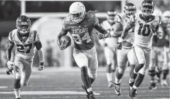  ?? Tim Warner / Getty Images ?? Lil'Jordan Humphrey is off and running after making the catch, going 47 yards for a touchdown that turned the tide for UT in the second quarter Saturday night.