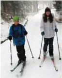  ??  ?? FØRSTE SKITUR I ÅR: Kim Emrick Hansen Senumstad (12) og Vanessa Pedersen.